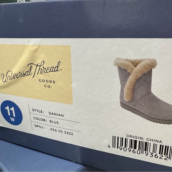 💙BABY BLUE SUEDE FAUX FUR BOOTS - Picture 4 of 4